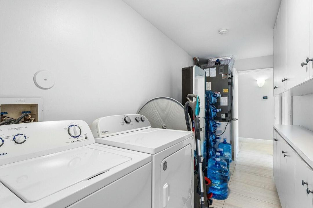 На продажу: $3,700,000 (4 спален, 2 ванн, 2463 Квадратных фут)