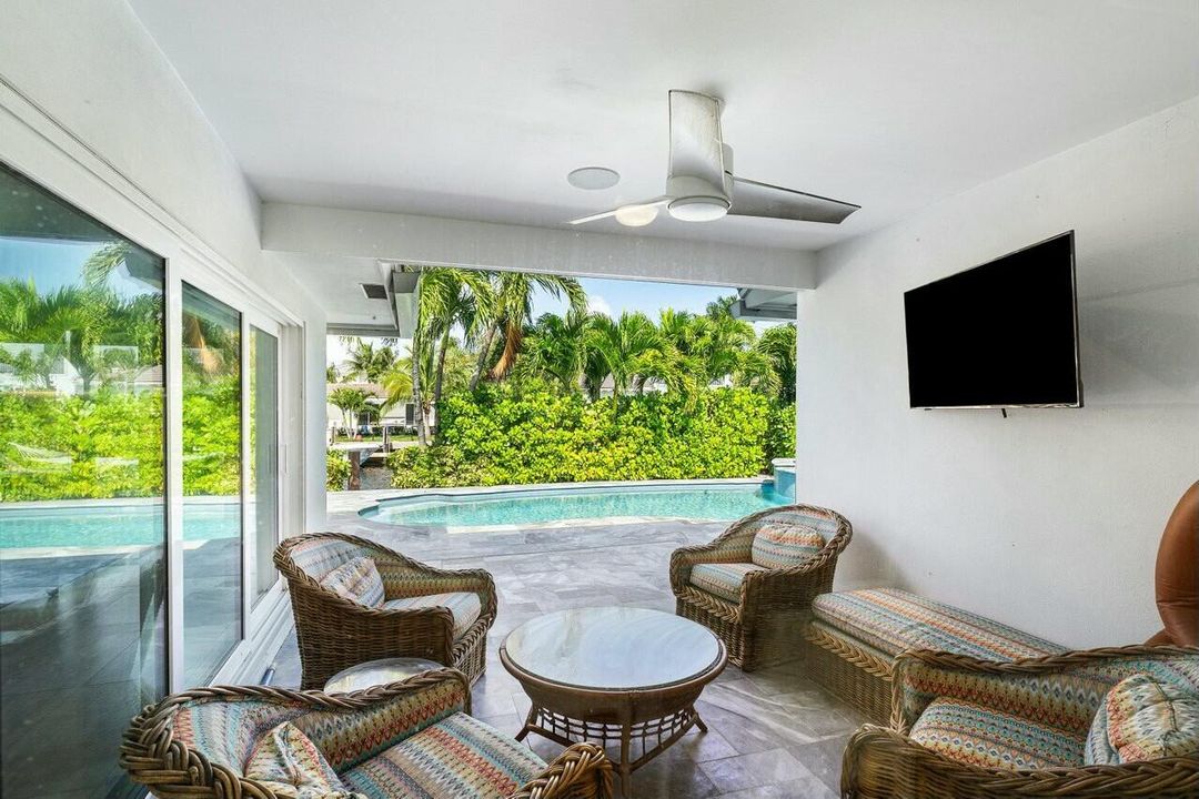 На продажу: $3,700,000 (4 спален, 2 ванн, 2463 Квадратных фут)