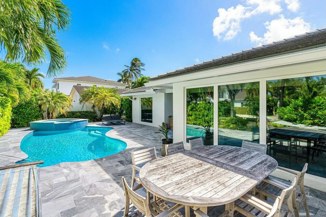 На продажу: $3,700,000 (4 спален, 2 ванн, 2463 Квадратных фут)