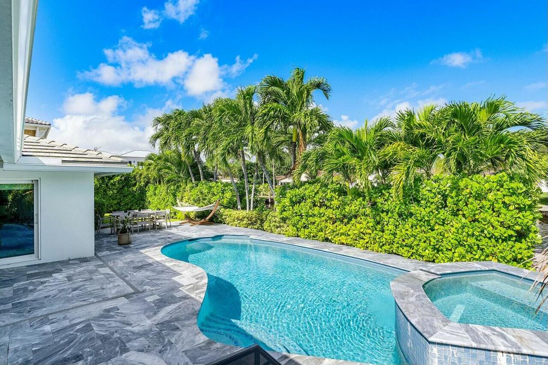 На продажу: $3,700,000 (4 спален, 2 ванн, 2463 Квадратных фут)