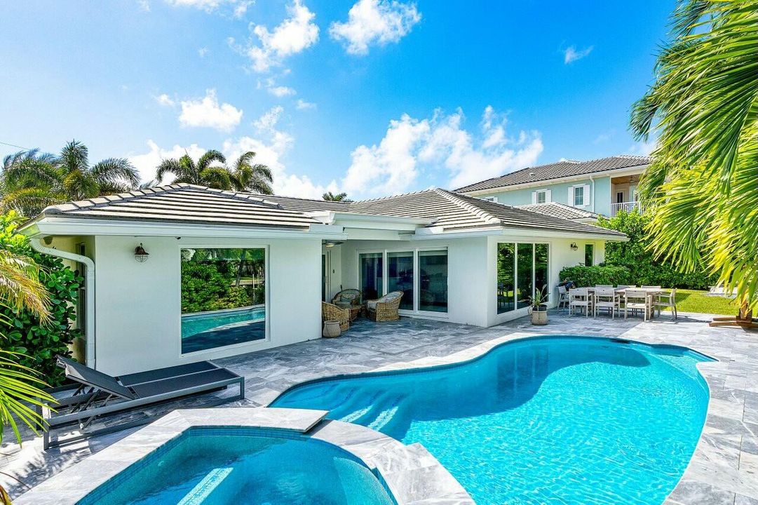 На продажу: $3,700,000 (4 спален, 2 ванн, 2463 Квадратных фут)