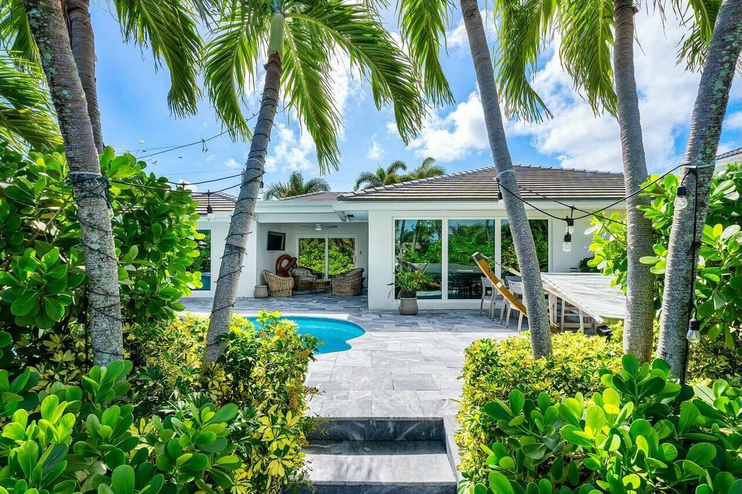 На продажу: $3,700,000 (4 спален, 2 ванн, 2463 Квадратных фут)