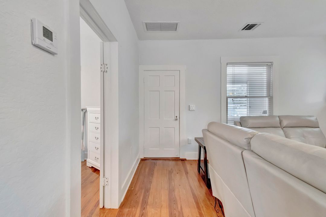 待售: $2,400,000 (3 贝兹, 3 浴室, 1556 平方英尺)