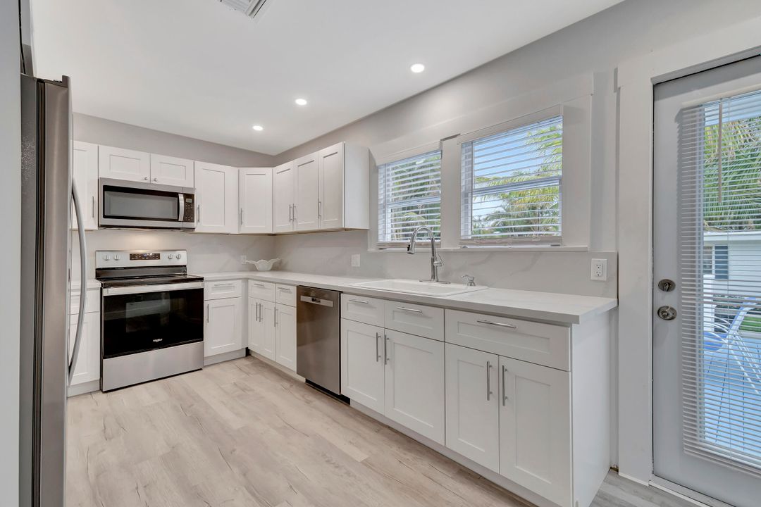 待售: $2,400,000 (3 贝兹, 3 浴室, 1556 平方英尺)