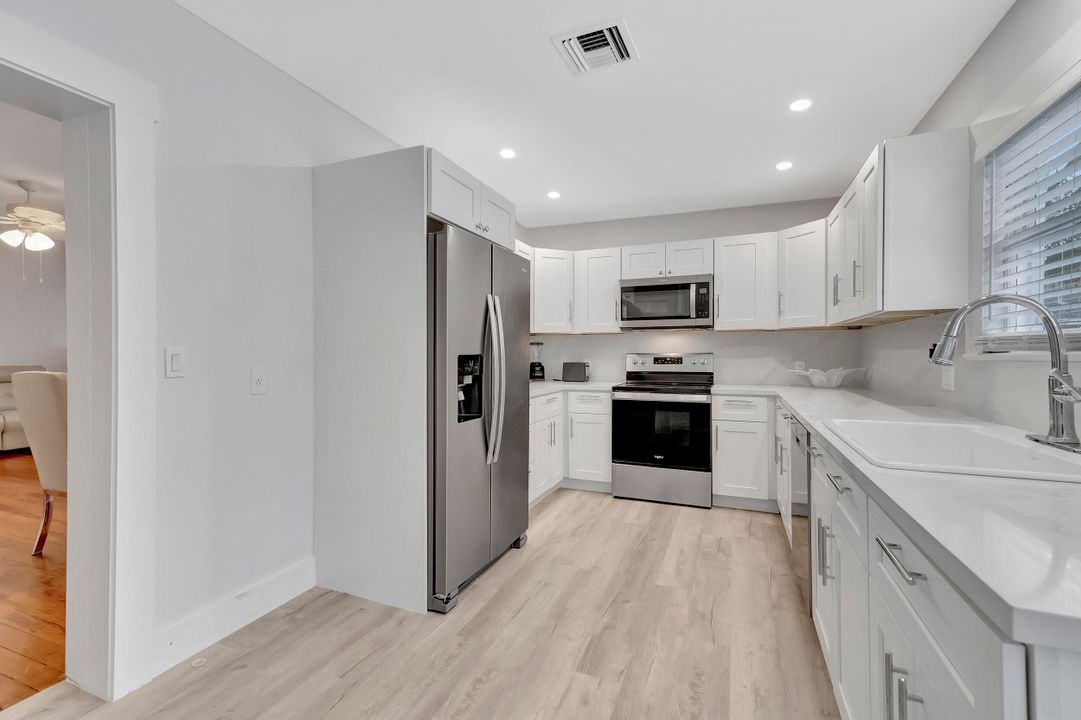 待售: $2,400,000 (3 贝兹, 3 浴室, 1556 平方英尺)