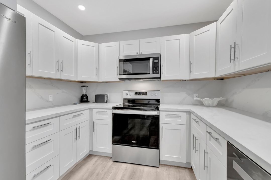 待售: $2,400,000 (3 贝兹, 3 浴室, 1556 平方英尺)