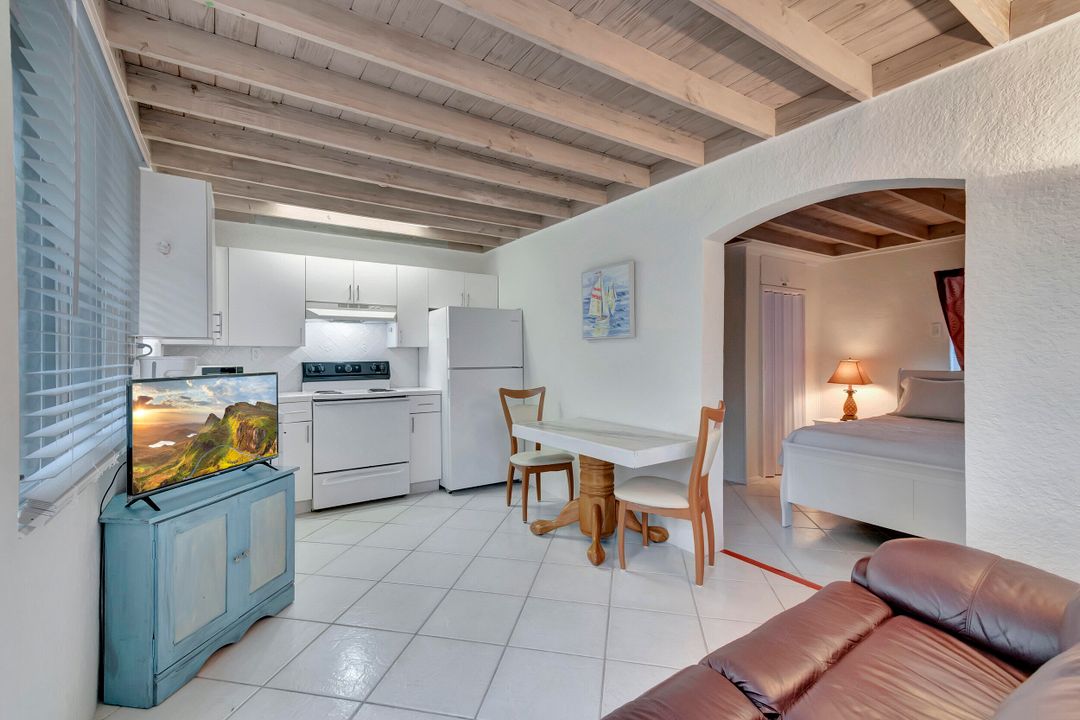 待售: $2,400,000 (3 贝兹, 3 浴室, 1556 平方英尺)