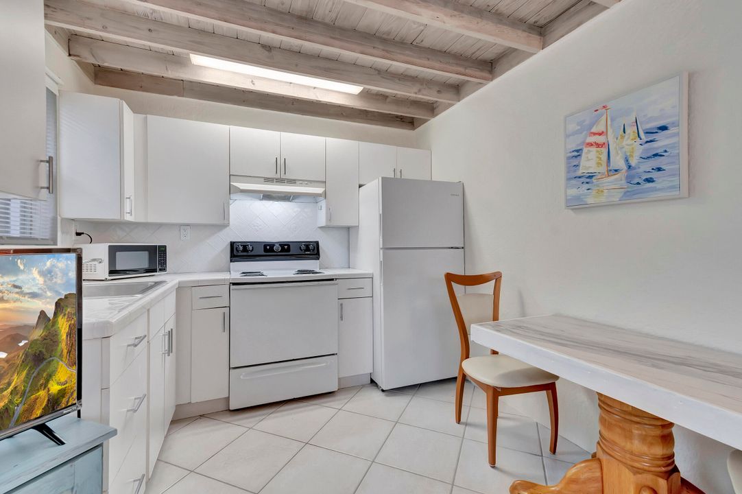 待售: $2,400,000 (3 贝兹, 3 浴室, 1556 平方英尺)