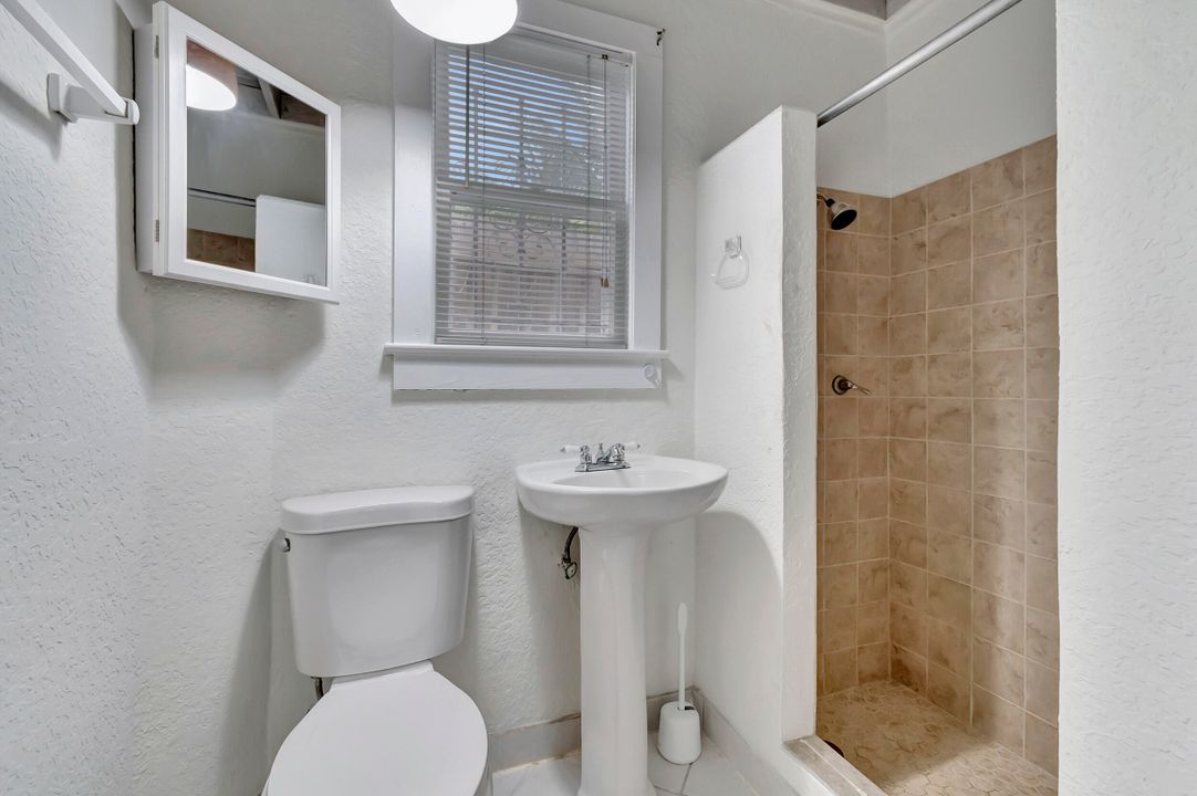 待售: $2,400,000 (3 贝兹, 3 浴室, 1556 平方英尺)