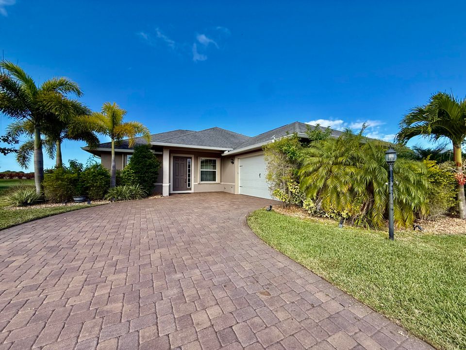 For Sale: $450,000 (3 beds, 2 baths, 1813 Square Feet)