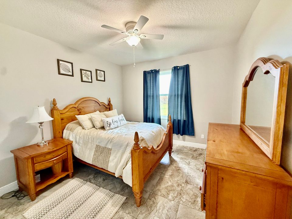 For Sale: $450,000 (3 beds, 2 baths, 1813 Square Feet)