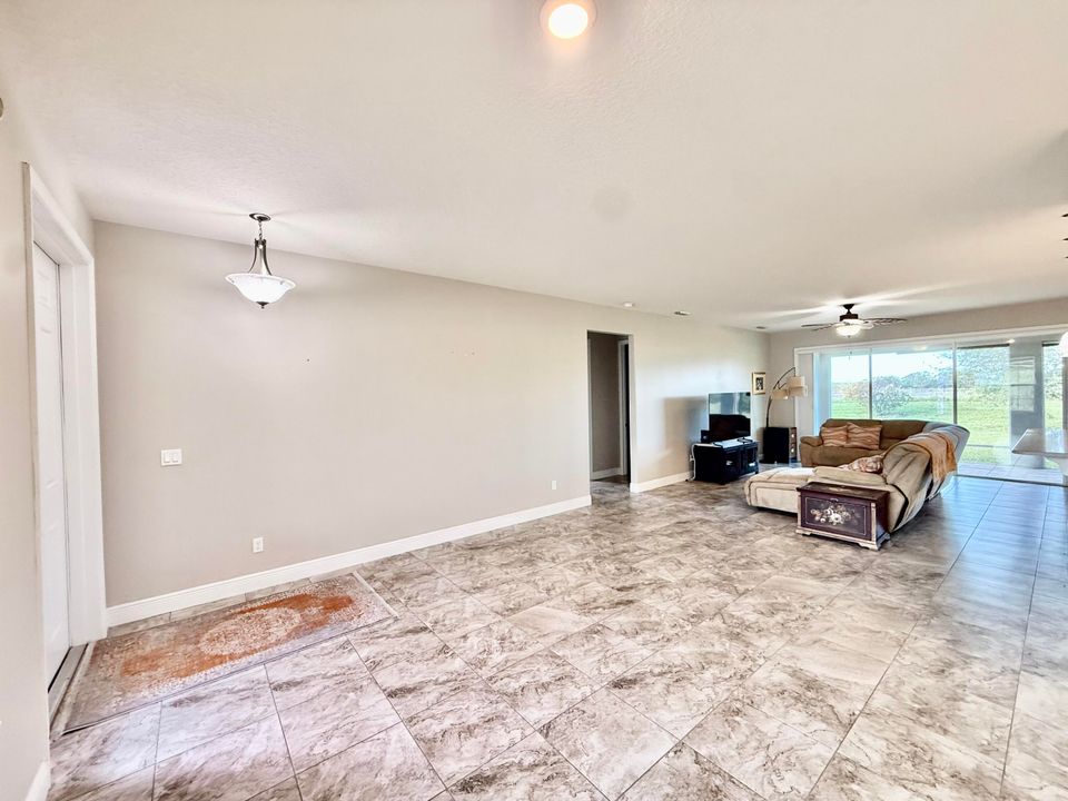 For Sale: $450,000 (3 beds, 2 baths, 1813 Square Feet)