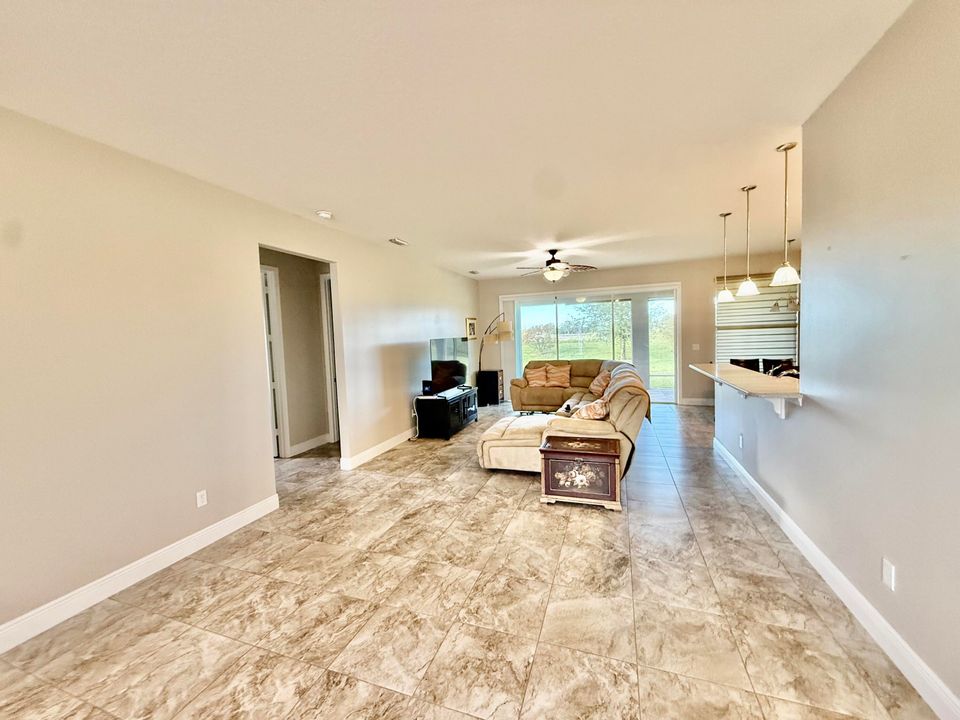 For Sale: $450,000 (3 beds, 2 baths, 1813 Square Feet)