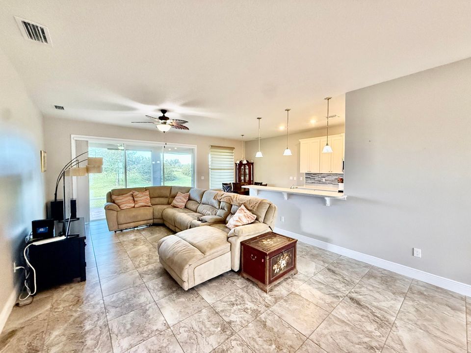 For Sale: $450,000 (3 beds, 2 baths, 1813 Square Feet)