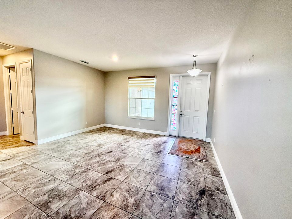 For Sale: $450,000 (3 beds, 2 baths, 1813 Square Feet)