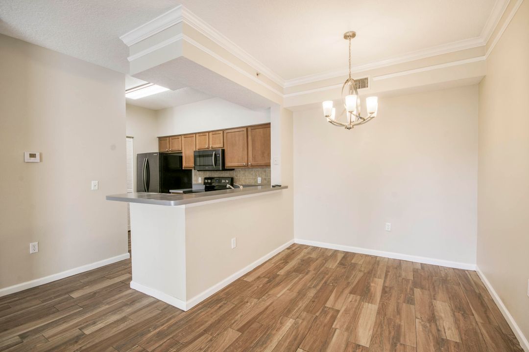 For Rent: $2,000 (1 beds, 1 baths, 604 Square Feet)