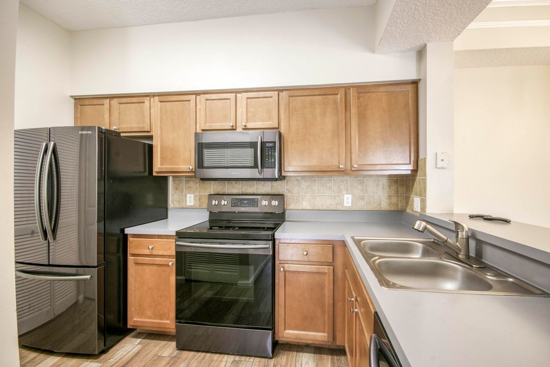 For Rent: $2,000 (1 beds, 1 baths, 604 Square Feet)