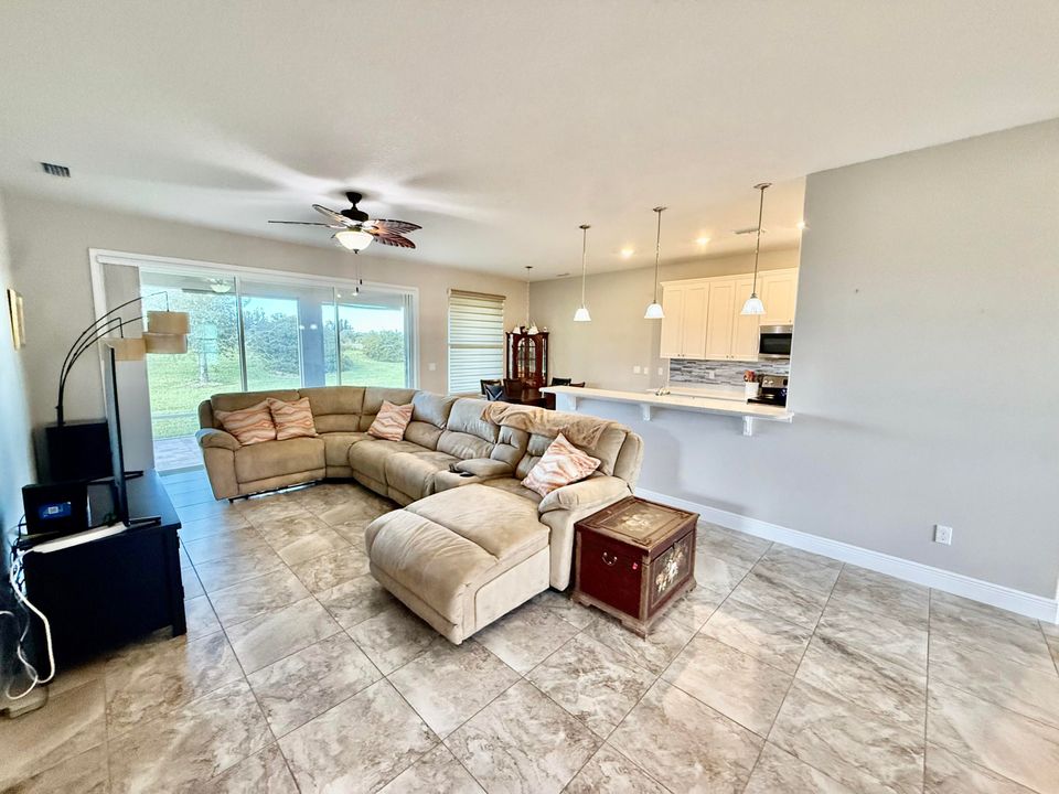 For Sale: $450,000 (3 beds, 2 baths, 1813 Square Feet)