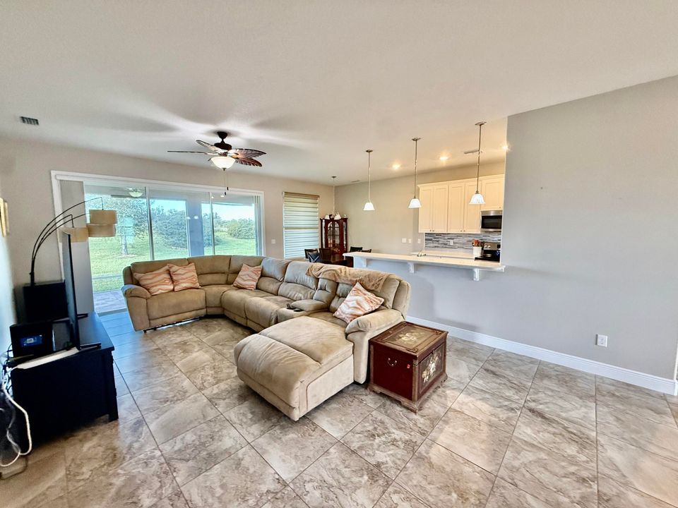 For Sale: $450,000 (3 beds, 2 baths, 1813 Square Feet)