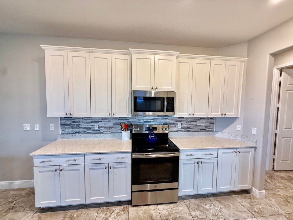 For Sale: $450,000 (3 beds, 2 baths, 1813 Square Feet)