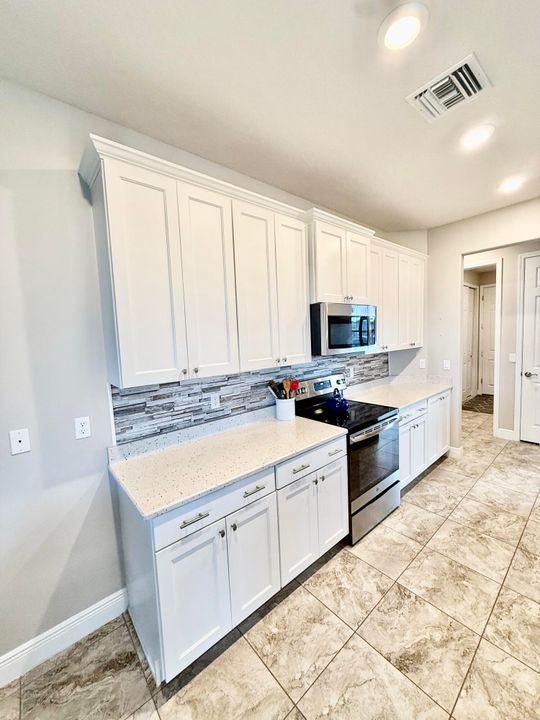 For Sale: $450,000 (3 beds, 2 baths, 1813 Square Feet)