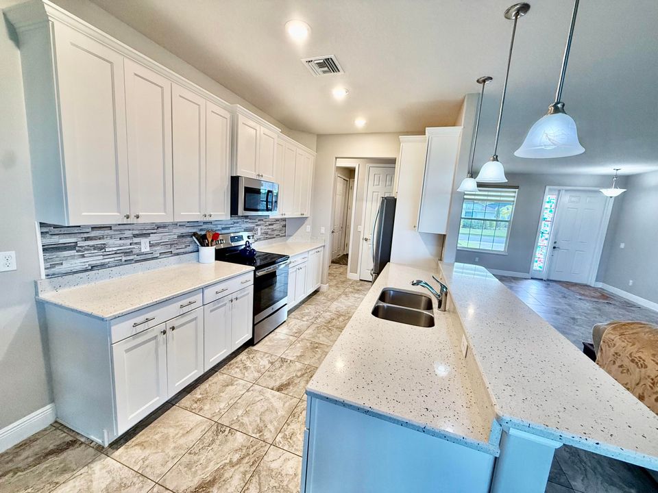 For Sale: $450,000 (3 beds, 2 baths, 1813 Square Feet)