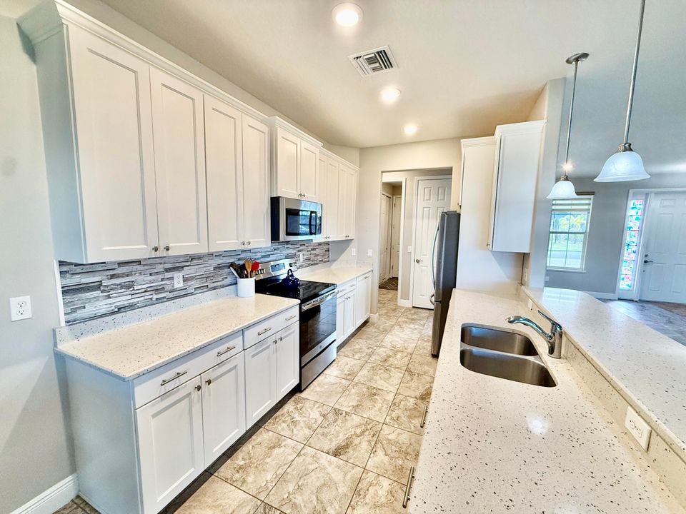 For Sale: $450,000 (3 beds, 2 baths, 1813 Square Feet)