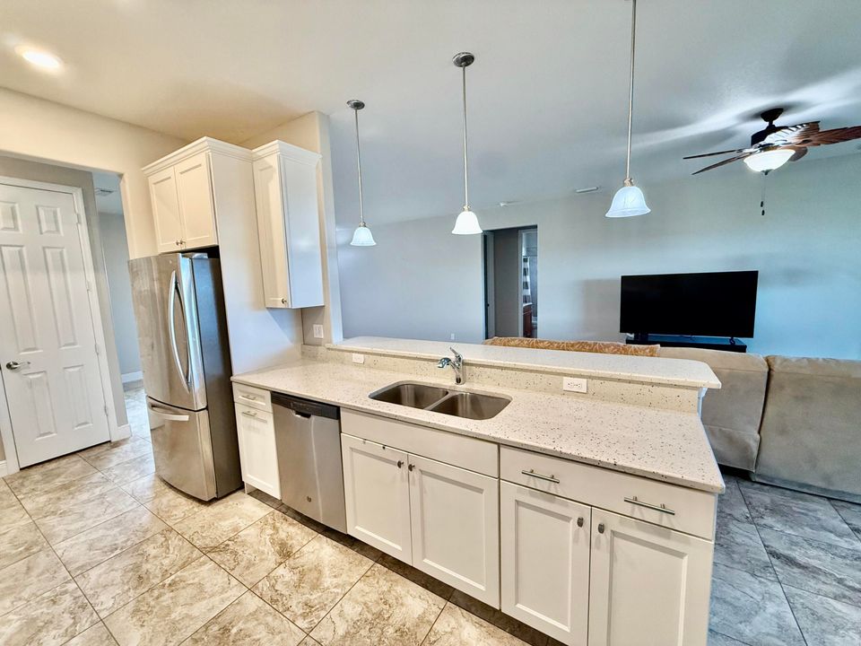 For Sale: $450,000 (3 beds, 2 baths, 1813 Square Feet)