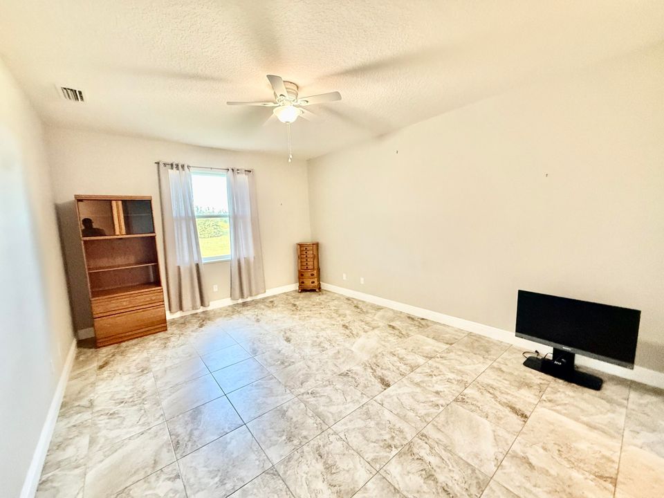 For Sale: $450,000 (3 beds, 2 baths, 1813 Square Feet)