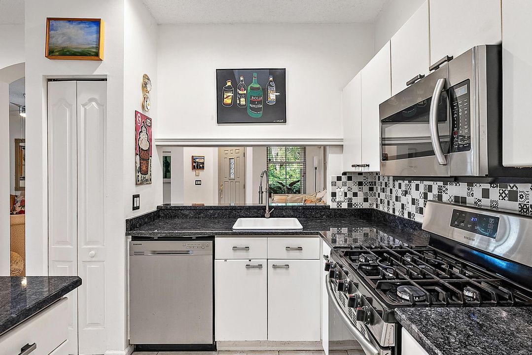 For Sale: $369,000 (3 beds, 2 baths, 1623 Square Feet)