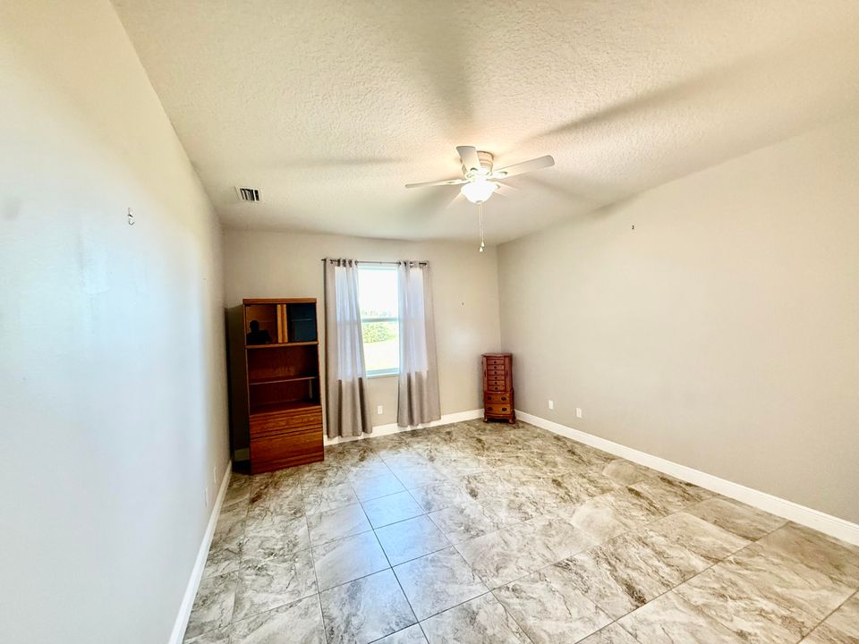 For Sale: $450,000 (3 beds, 2 baths, 1813 Square Feet)