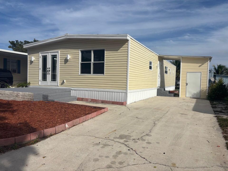 For Sale: $148,000 (4 beds, 2 baths, 1344 Square Feet)