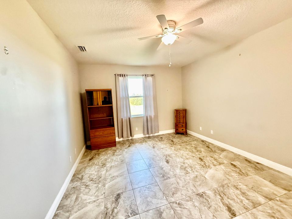 For Sale: $450,000 (3 beds, 2 baths, 1813 Square Feet)