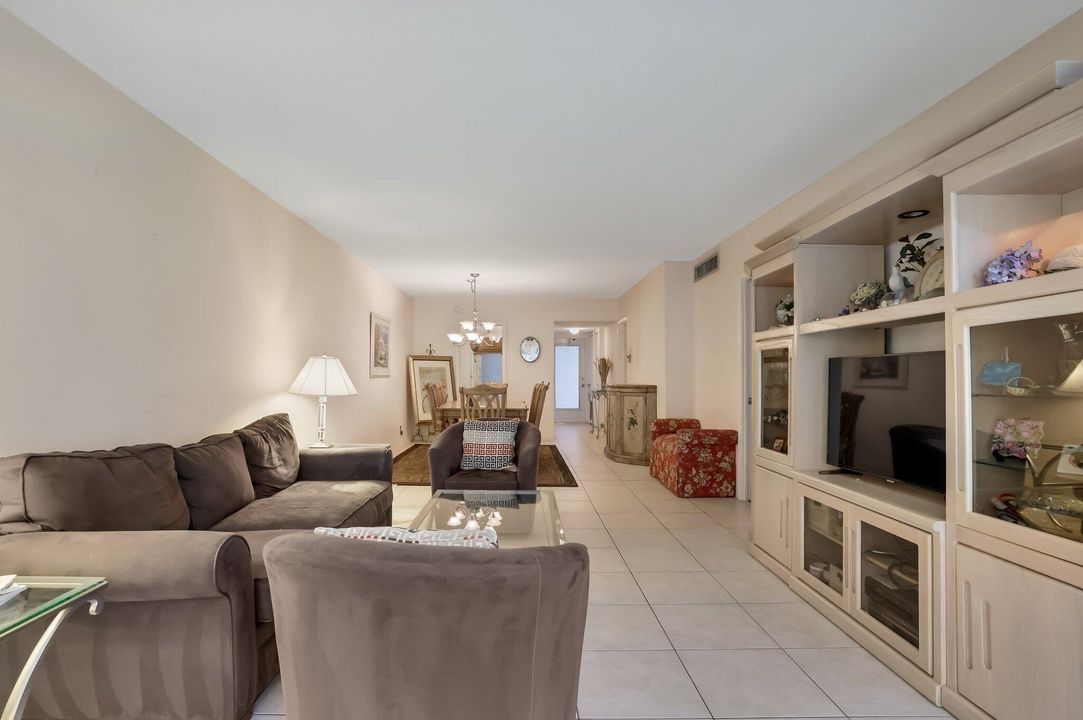 For Rent: $2,800 (2 beds, 2 baths, 1175 Square Feet)