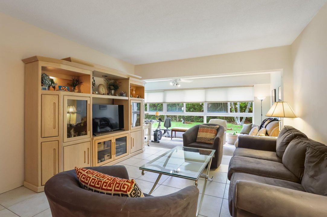 For Rent: $2,800 (2 beds, 2 baths, 1175 Square Feet)