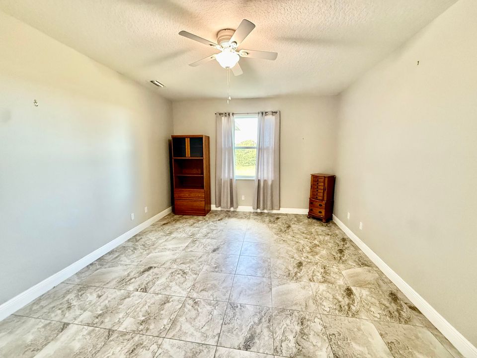 For Sale: $450,000 (3 beds, 2 baths, 1813 Square Feet)