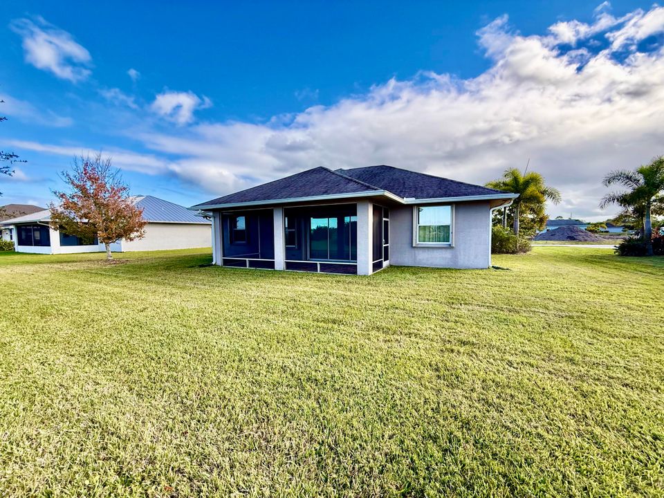 For Sale: $450,000 (3 beds, 2 baths, 1813 Square Feet)