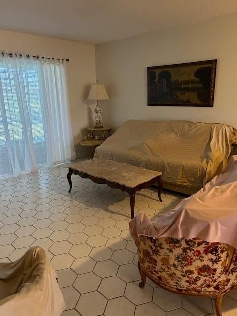 For Rent: $1,700 (2 beds, 2 baths, 1000 Square Feet)