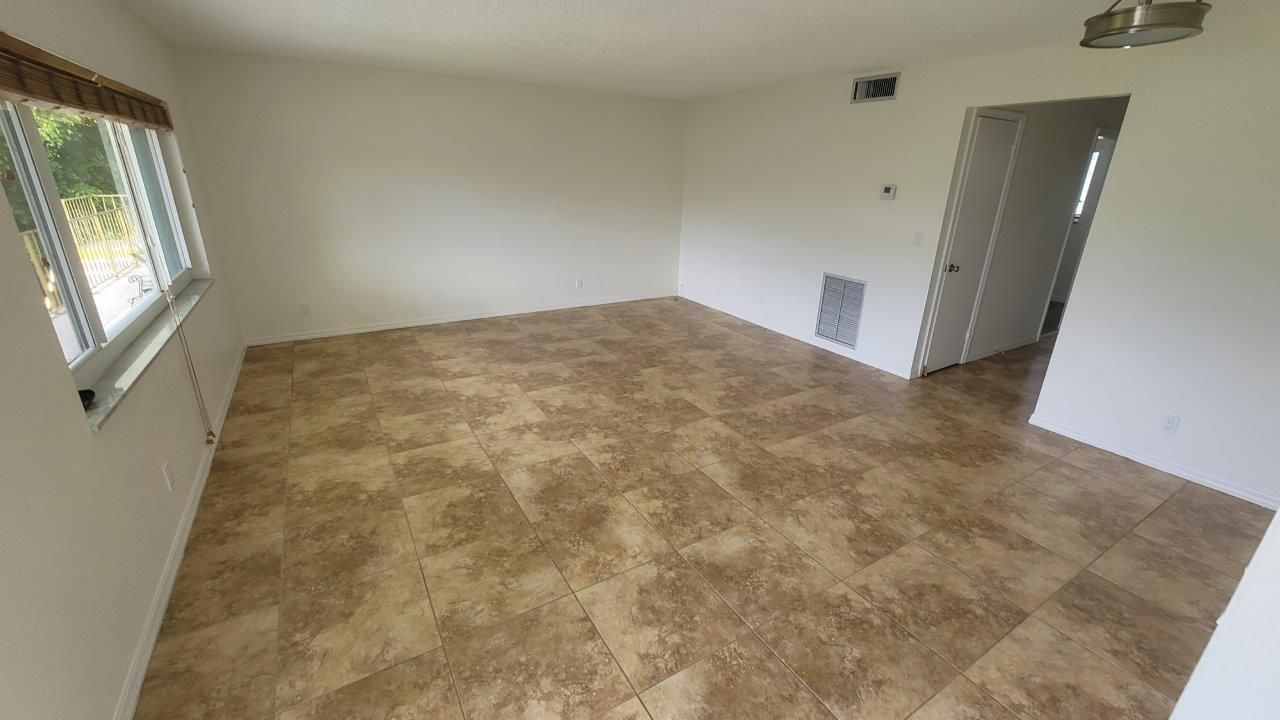 For Rent: $1,850 (1 beds, 1 baths, 672 Square Feet)