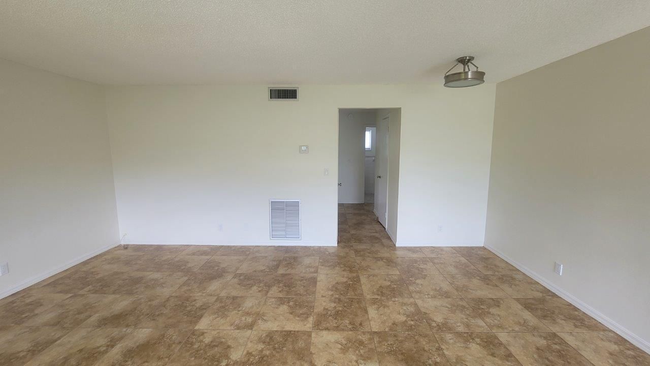 For Rent: $1,850 (1 beds, 1 baths, 672 Square Feet)