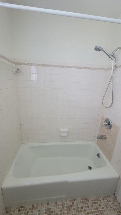 For Rent: $1,850 (1 beds, 1 baths, 672 Square Feet)