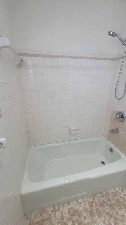 For Rent: $1,850 (1 beds, 1 baths, 672 Square Feet)