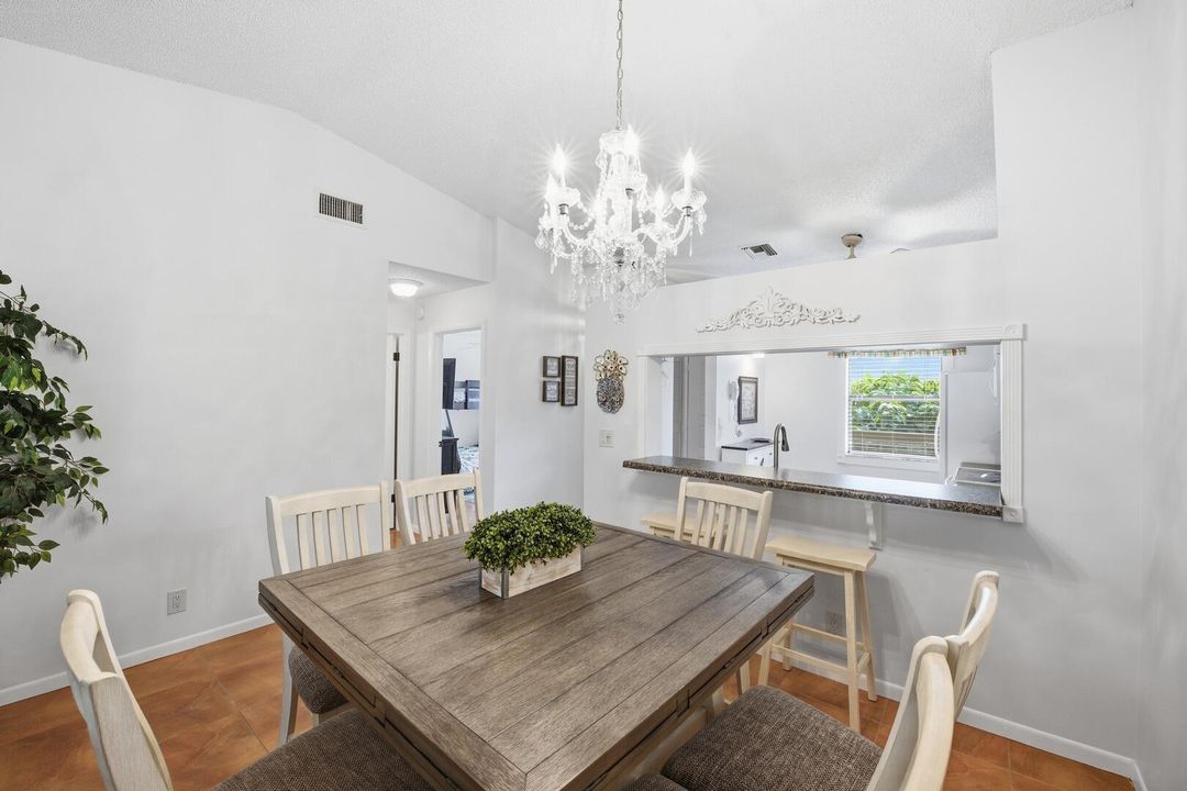 待售: $159,000 (2 贝兹, 2 浴室, 950 平方英尺)