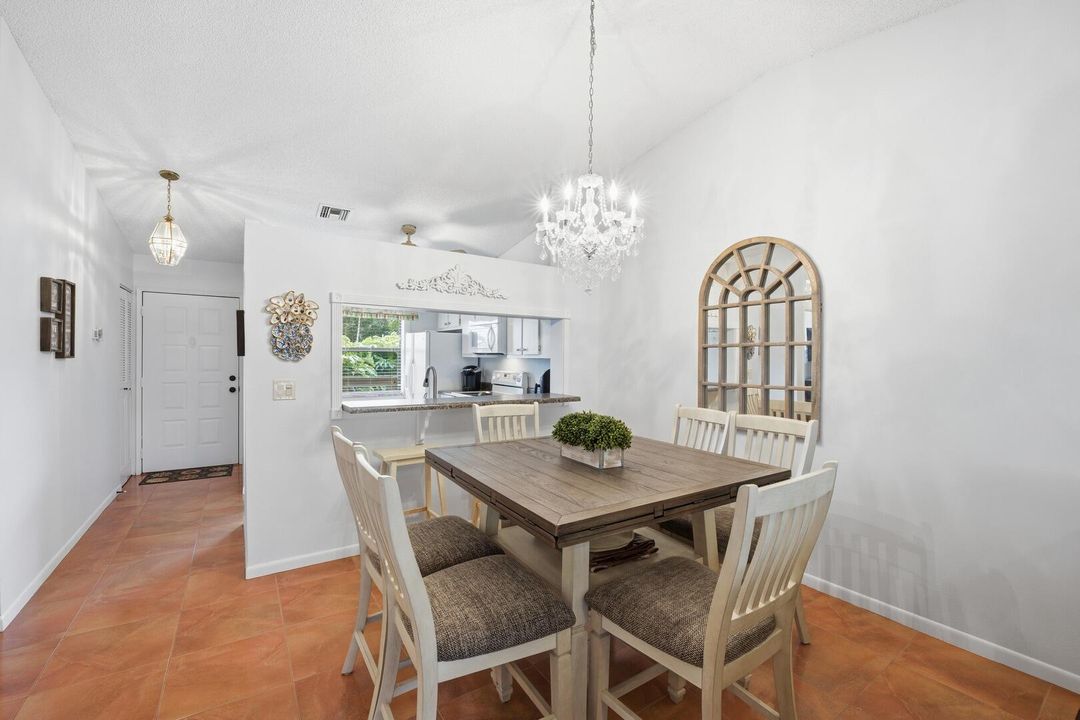 待售: $159,000 (2 贝兹, 2 浴室, 950 平方英尺)