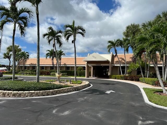 For Rent: $1,700 (2 beds, 2 baths, 1000 Square Feet)