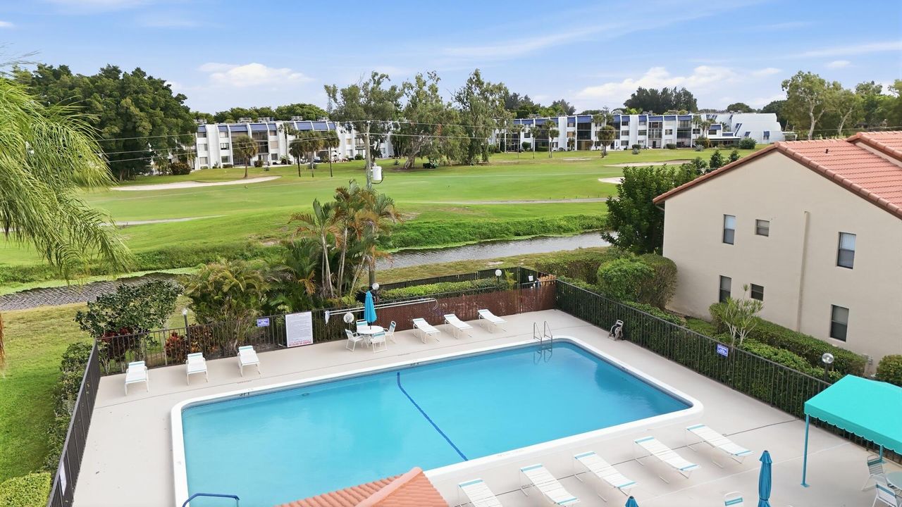 待售: $159,000 (2 贝兹, 2 浴室, 950 平方英尺)