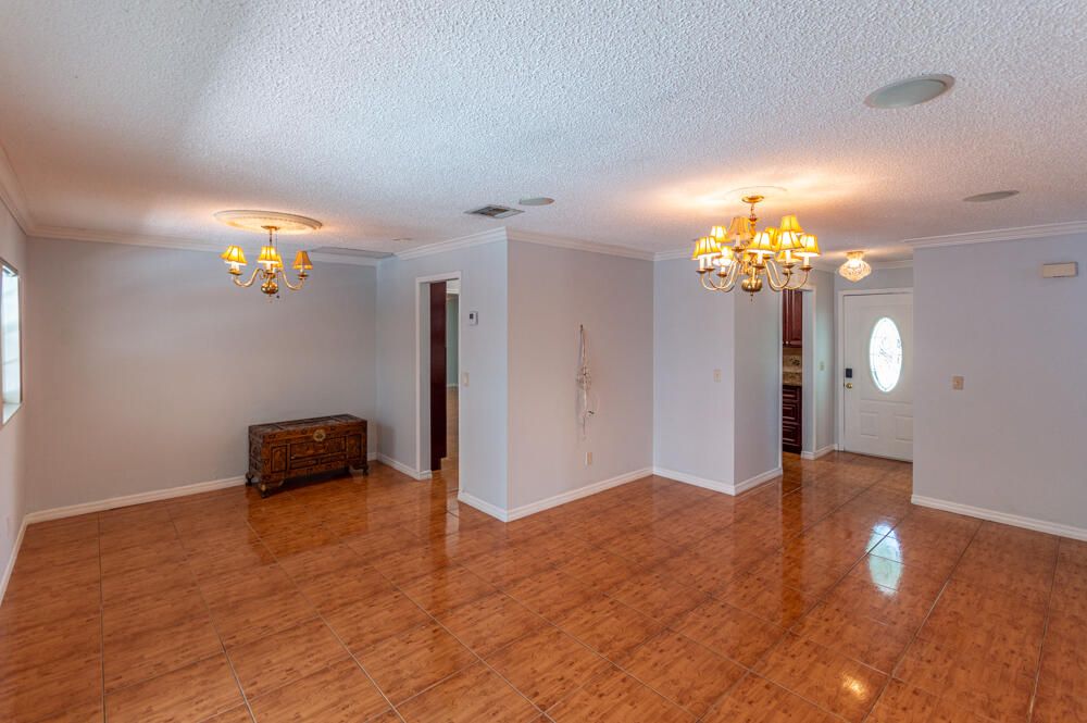 For Sale: $575,000 (5 beds, 4 baths, 2189 Square Feet)