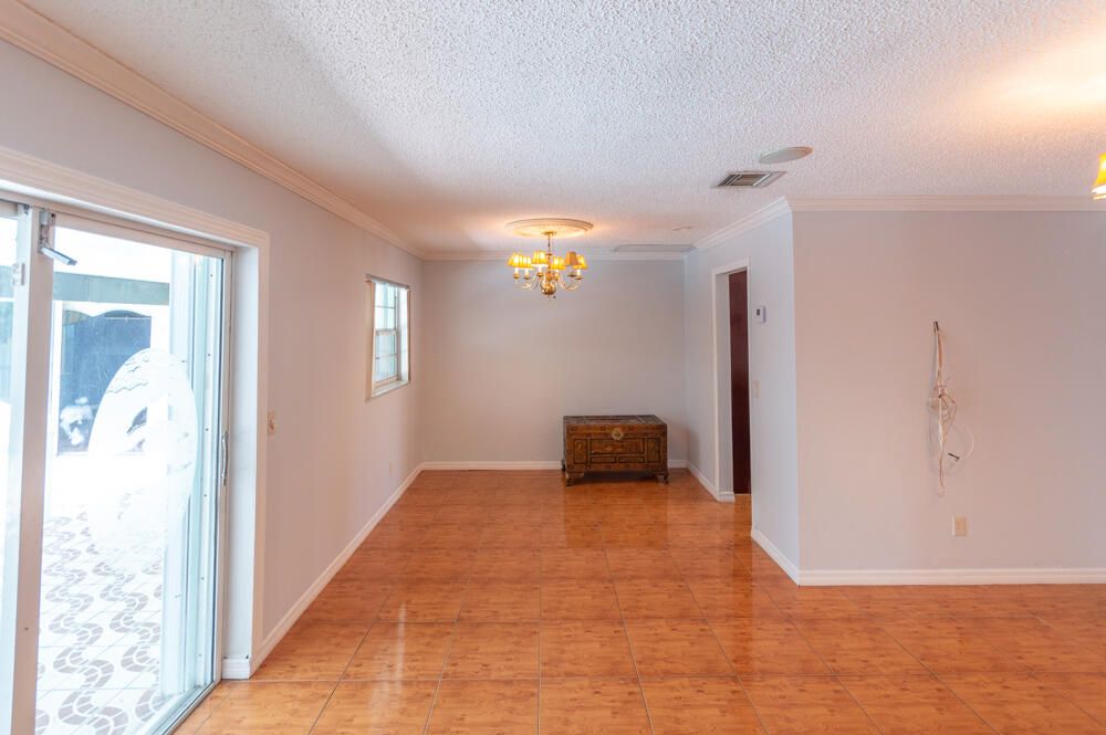 For Sale: $575,000 (5 beds, 4 baths, 2189 Square Feet)