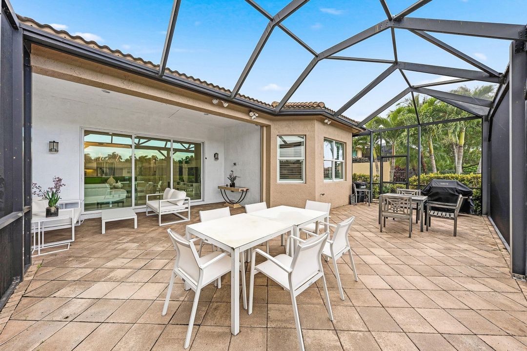 For Sale: $850,000 (3 beds, 2 baths, 1994 Square Feet)