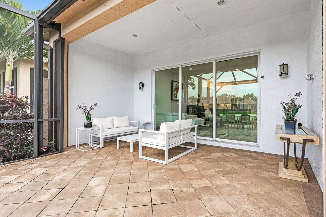 For Sale: $850,000 (3 beds, 2 baths, 1994 Square Feet)